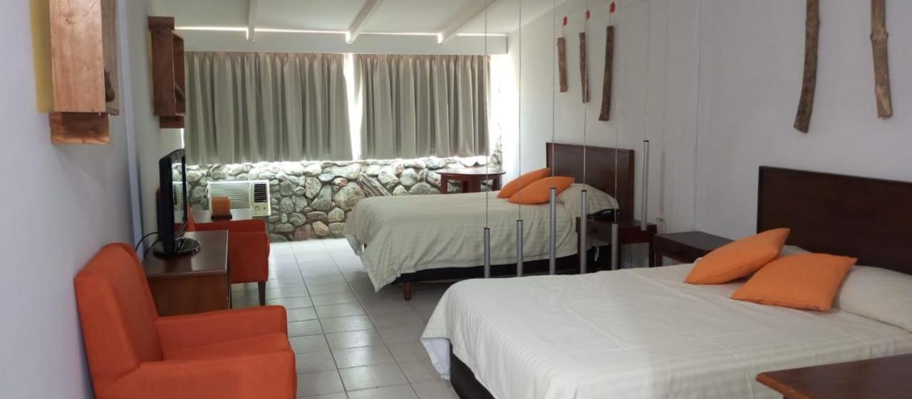 Hotel La Pedregosa Merida Ngoại thất bức ảnh